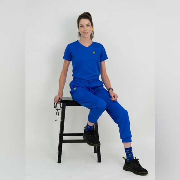 EXTRA SMALL Size Drifit Top and Jogger Scrub Set - Picture 1 of 13